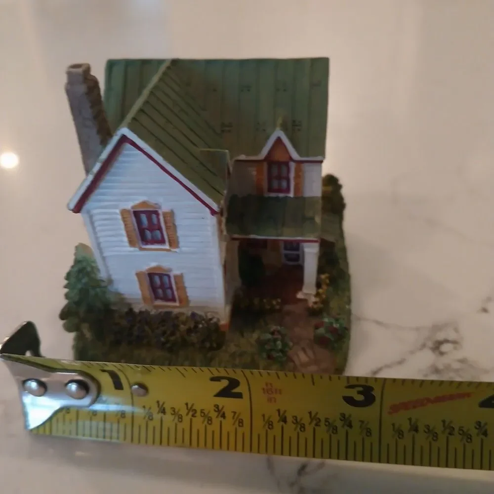 Liberty Falls Americana Village Collection The Henshaw House #AH181 -1999